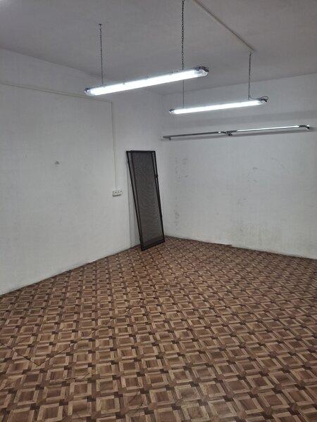 Chitila Colosseum Mall, Carrefour, stradal